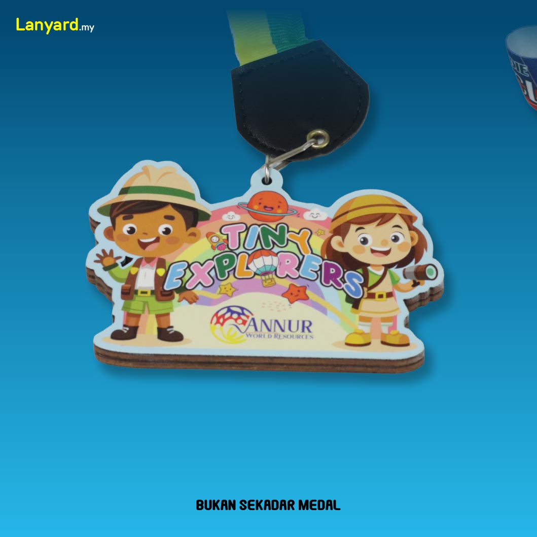 medal pic lanyard.my-10